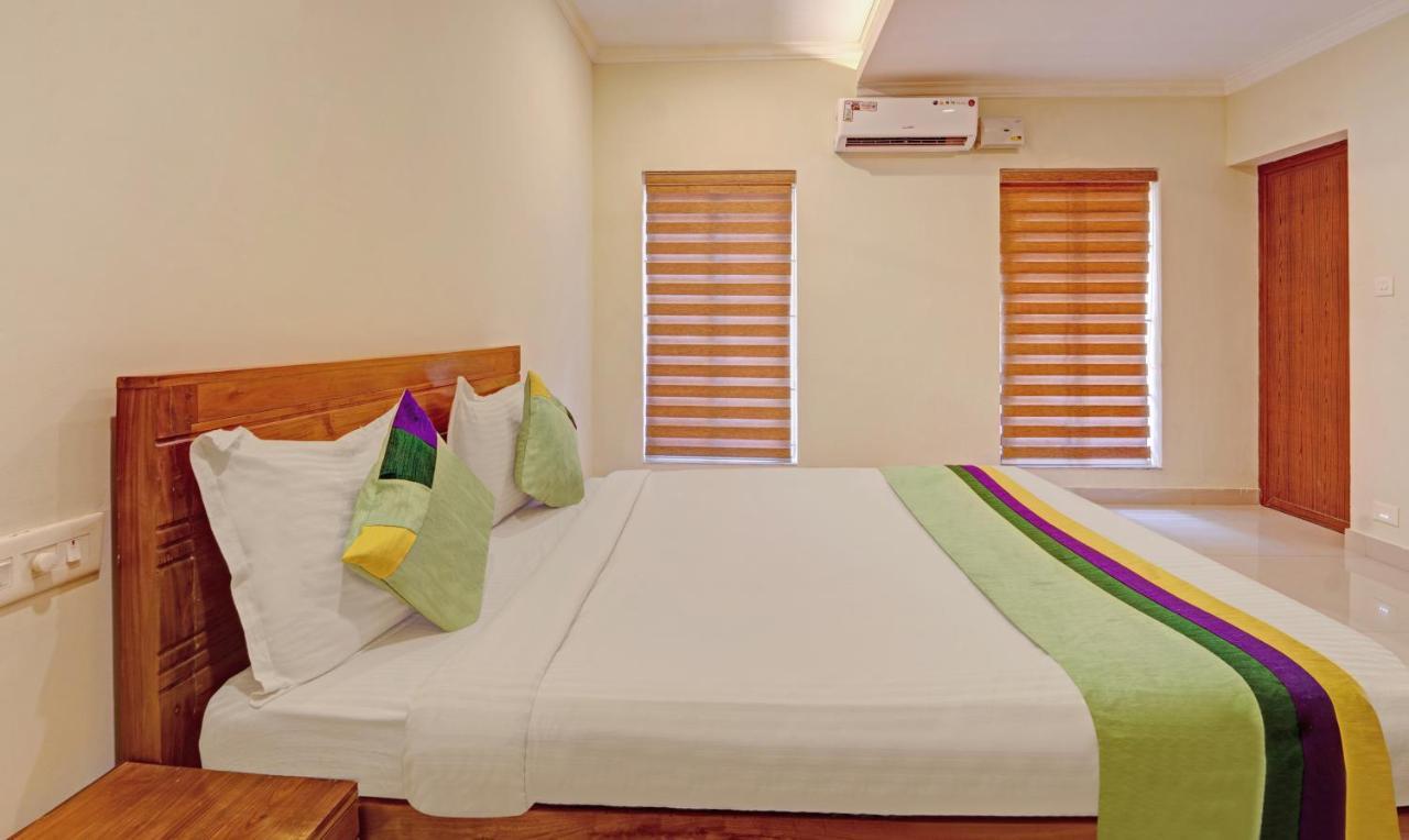 Sreepathi Nirmalyam 400 Mts From Guruvayoor Temple Hotel Guruvāyūr Buitenkant foto