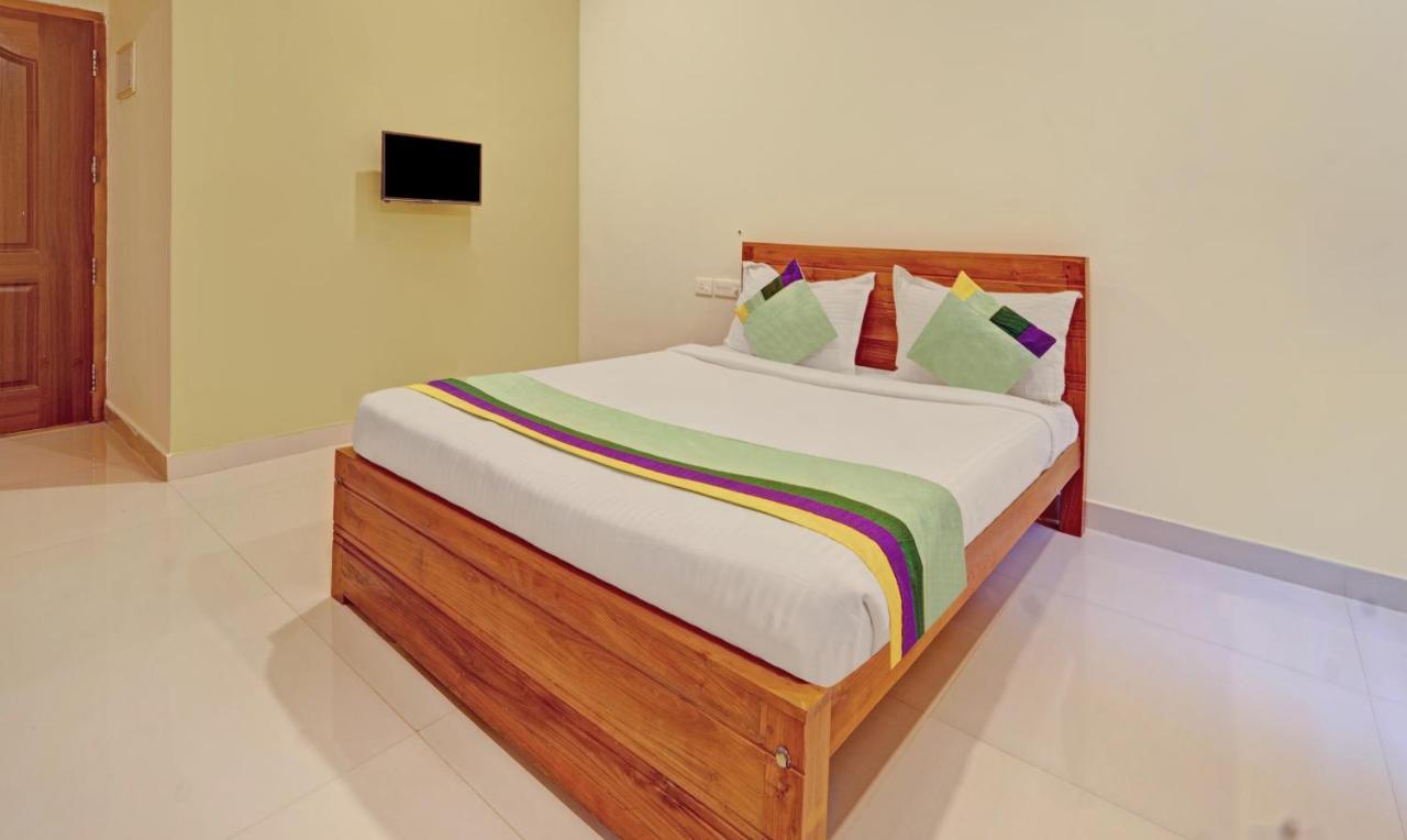 Sreepathi Nirmalyam 400 Mts From Guruvayoor Temple Hotel Guruvāyūr Buitenkant foto
